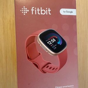 Fitbit Versa 4 - Bonus a new silk scarf of your choice